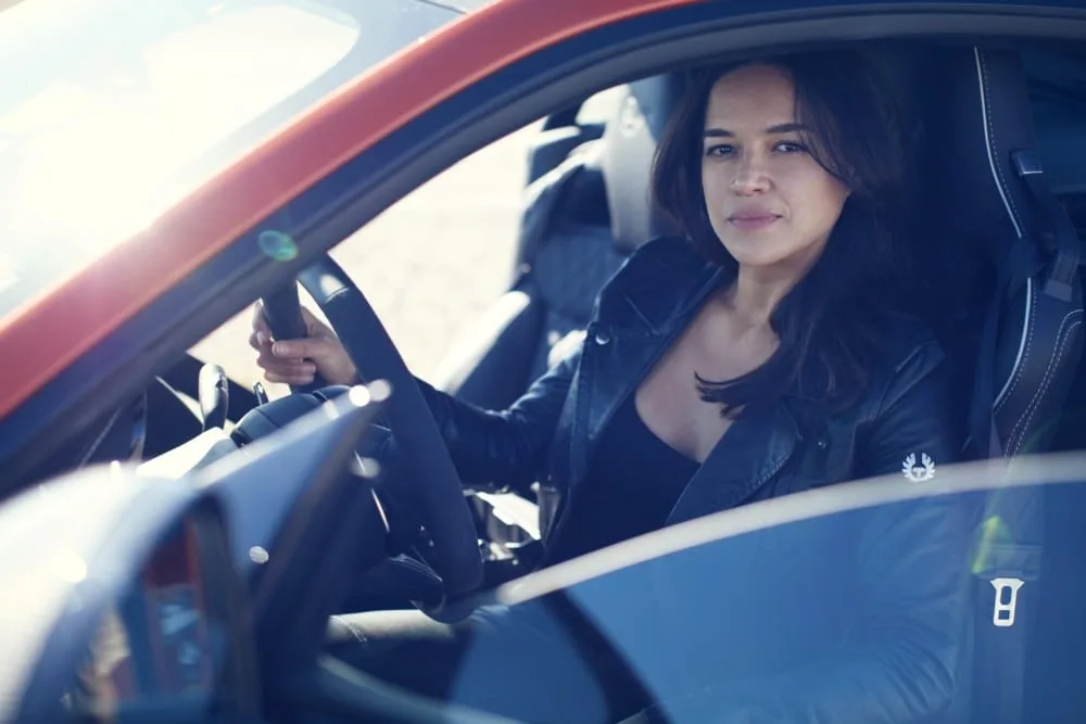 JAGUAR_F-TYPE_SVR_200MPH_HERO_05