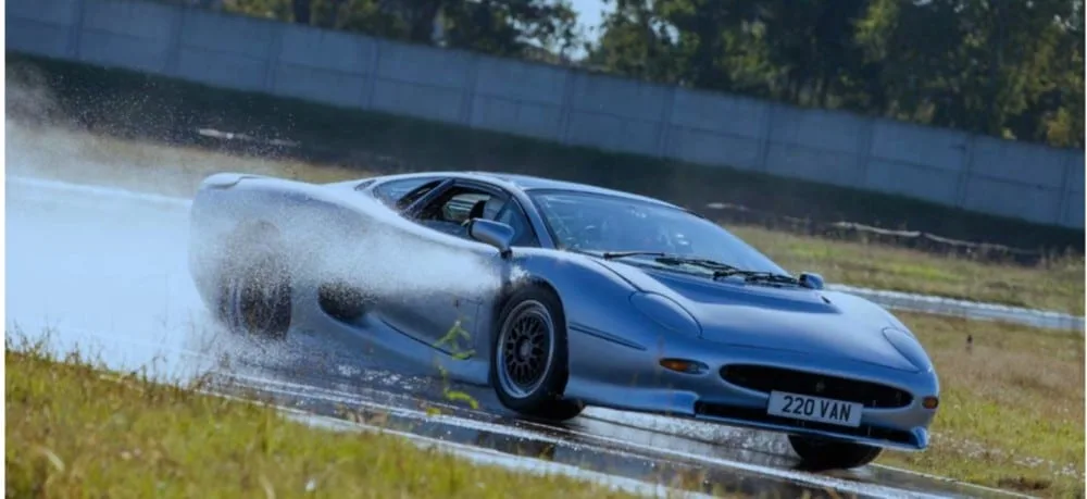 jaguar-xj220
