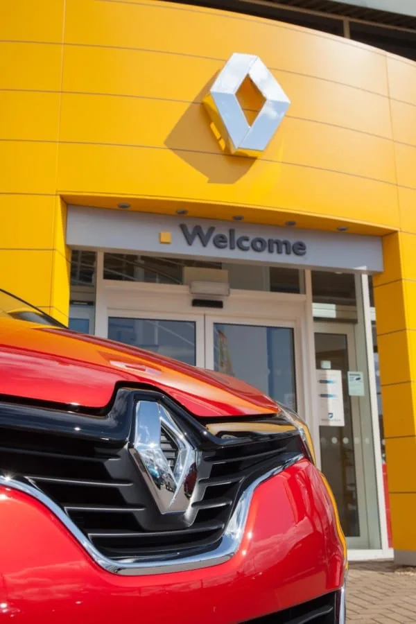 Renault offers a complimentary three-year Service Plan on selected models purchased this weekend – 120117 (1)