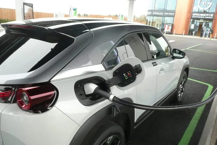 Electric_car_charging_Free_car_mag