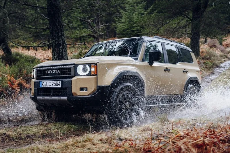 2024-landcruiser-mte-dynamic-022-scaled copy