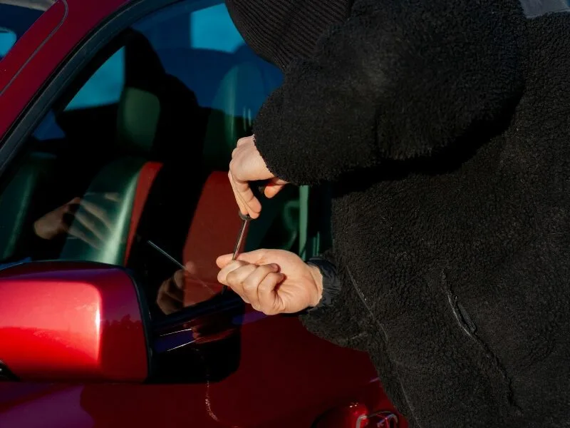 Common Practices for Car Thieves and 5 Strategies to Preempt Them – Featured
